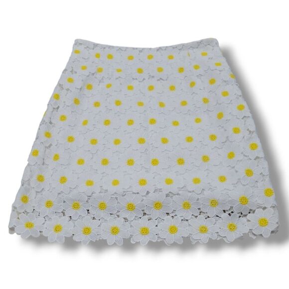 Floral Embroidered Skirt Size 6 W28"in Waist A-Line Skirt Daisies Made In Spain - Picture 1 of 7